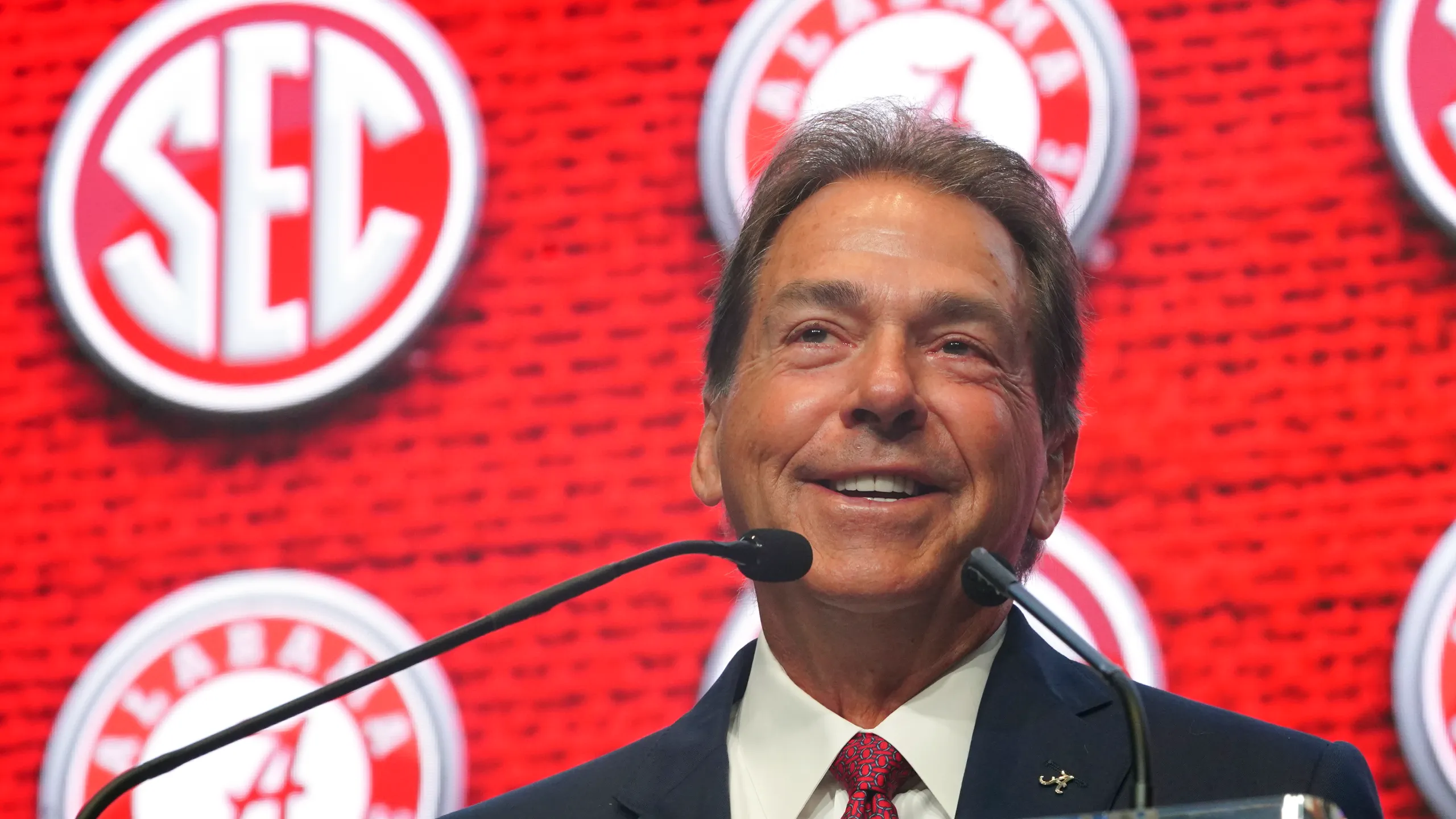 JUST IN: Alabama Head Coach sends trap message to Nick Saban about sudden move to team just now